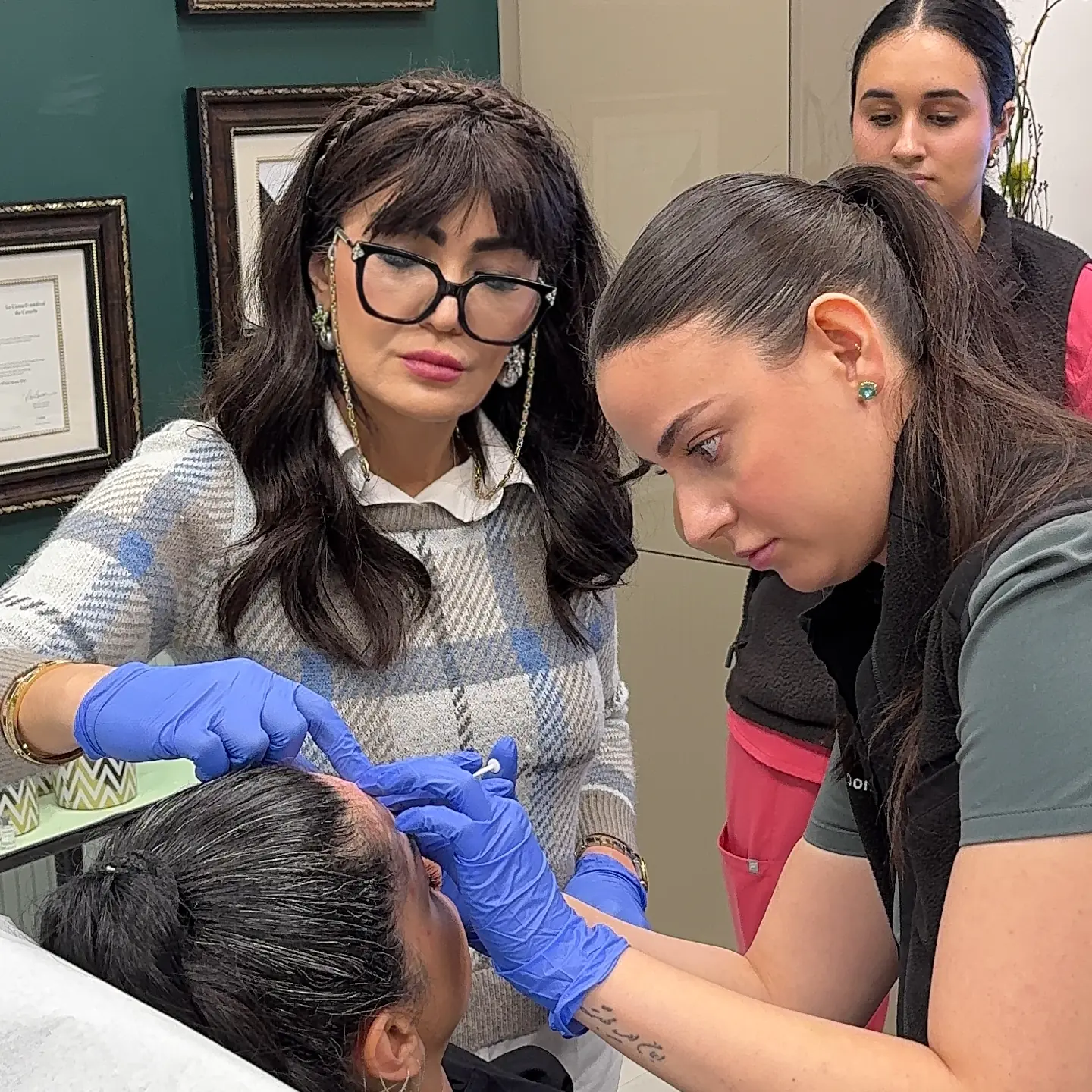 Aesthetic Mentorship Circle clinical training session